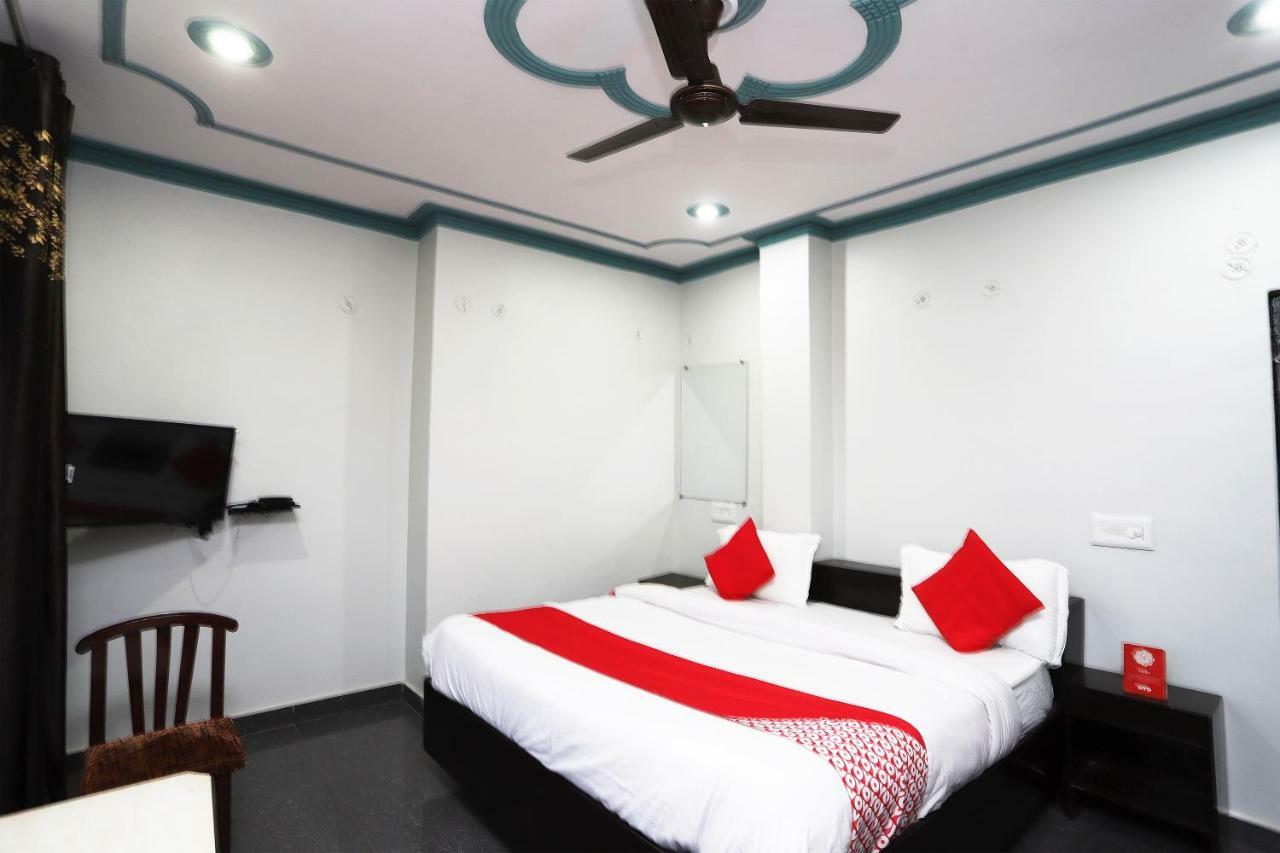 Oyo 43694 Hotel Hillson Pauri Kültér fotó